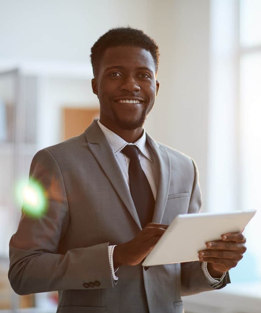 Gestores analisando resultados do ERP Otimizer